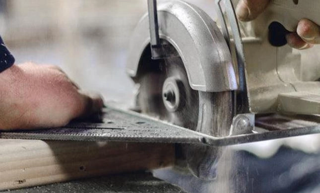 How to Use a Circular Saw Safely 4 Circular Saw 1